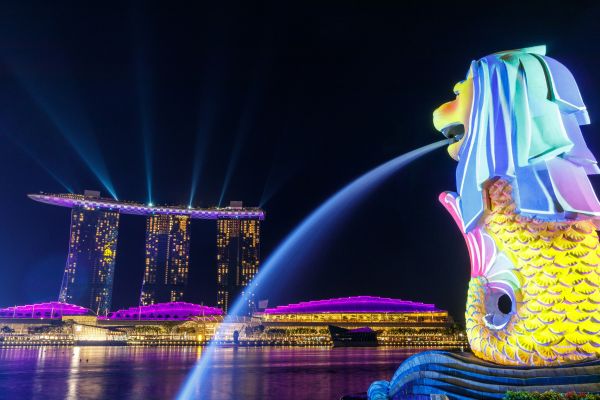 Singapore's Merlion at night